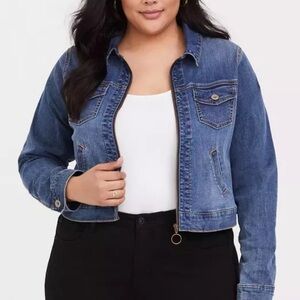 Torrid Medium Wash Cropped Denim  Jacket Size 4X Zip Up